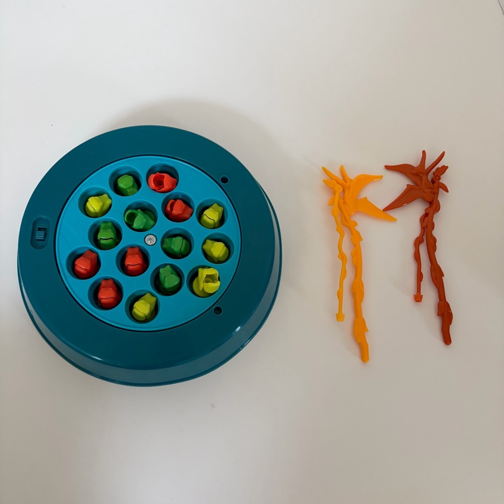 Dino Dive Fishing Game Spin Master Dinosaur Kids Interactive Tabletop Activity - Picture 5 of 6